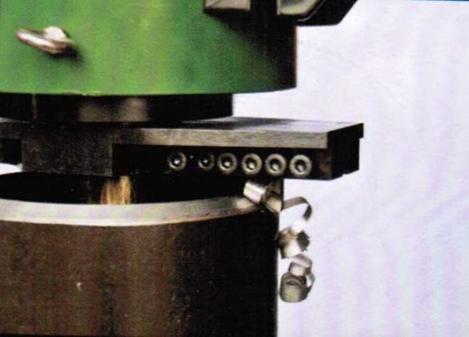 點擊查看詳細信息<br>標題：管子坡口機工作照 閱讀次數：10873