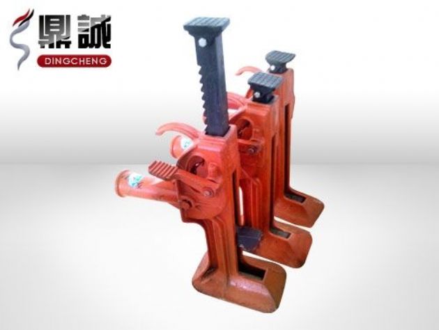 點擊查看詳細信息<br>標題：齒條式起道機 閱讀次數(shù)：4563