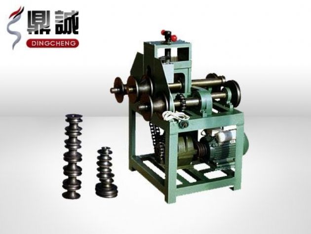 點擊查看詳細信息<br>標題：立式多功能滾動式彎管機 閱讀次數：5433